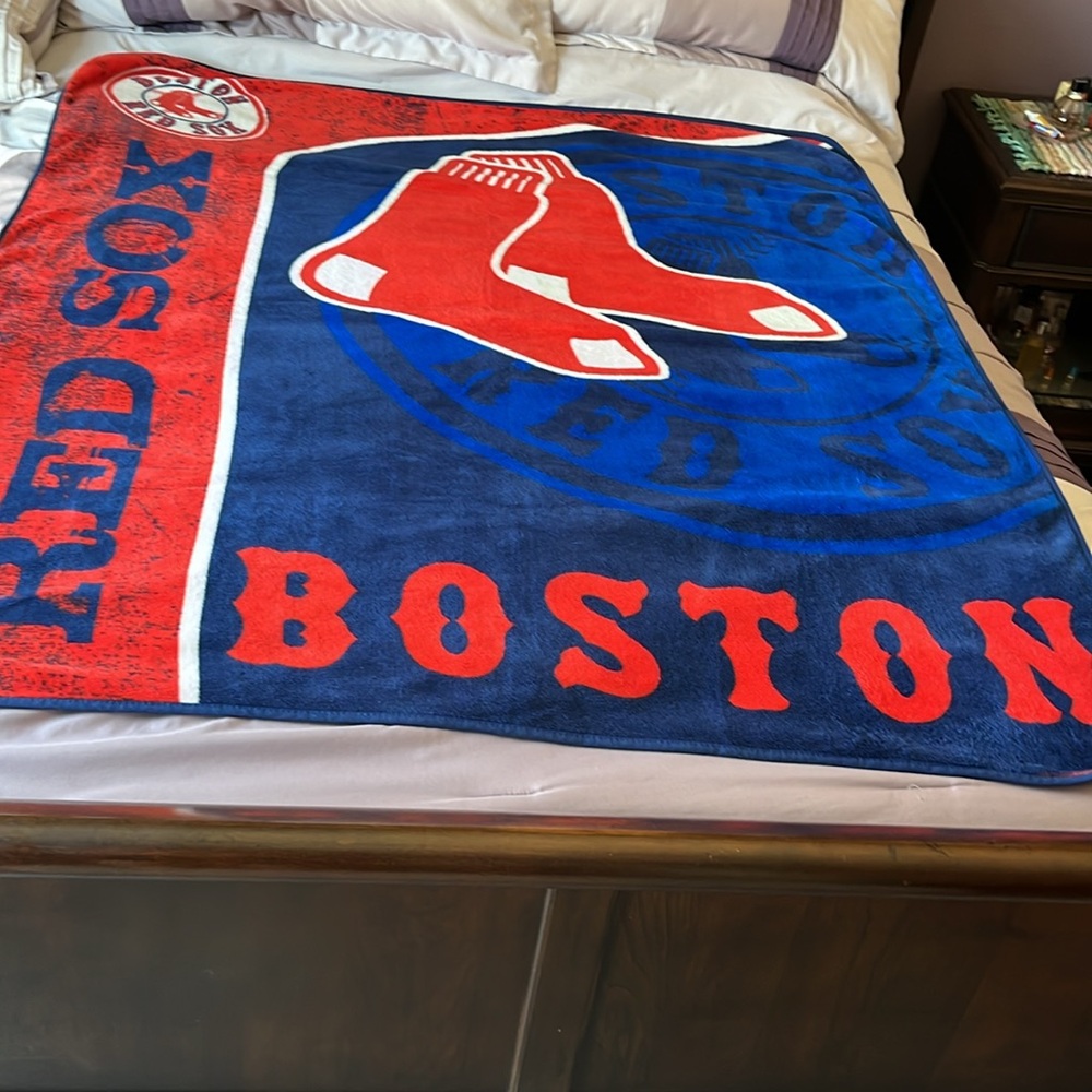 EUC Boston Red Sox Fleece Throw